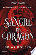 La academia Bloodwing no es una escuela. Es un campo de batalla.⚡ La serie del momento. Bestseller en The New York Times, USA Today y The Sunday Times. Edición rústica con solapas, guardas con acabados metalizados y mapa desplegable.❤️ Me llamo Medra. Dicen que soy la última jinete de dragón, aunque ya no queda ni un solo dragón. Aún así, los vampiros han decidido capturarme para convertirme en una pieza más de su perverso juego de poder. Estoy atrapada en la Academia Bloodwing, donde los altasangres están al mando y los sangrepútridas como yo no somos más que alimento en sus venas, peones en su tablero. Bloodwing no es una escuela: es un campo de batalla, y si eres débil, estás muerto. Me paso el día luchando por mi vida en clase y tratando de descifrar un secreto con forma de dragón que podría explicar quién soy. Facil, ¿no? Y eso ni siquiera es lo peor. Que entre Blake Drakharrow: un altasangre frío, arrogante y tan atractivo como peligroso. Me ha estado haciendo la vida imposible desde que nos conocimos, y ahora, por culpa de un antiguo ritual, estamos prometidos. Pero no pienso rendirme a él sin pelear. Creen que pueden controlarme. Creen que pueden utilizarme. Pero no tienen ni idea de lo que han despertado. ❤️ Dark academia ❤️ Slow burn ❤️ Enemies-to-lovers ❤️ Touch her and die ❤️ Forced proximity ❤️ He falls first
