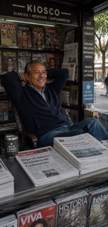 Cerrando la librería, me llevo el consuelo de haber conectado a alguien con su próxima historia.