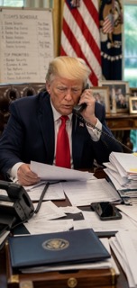 "Feliz día, ciudadanos de Estados Unidos. Es un nuevo día de trabajo en la Casa Blanca y estoy listo para enfrentar los desafíos que se avecinan. Vamos a hacer grandes cosas para nuestro país y para su gente. #MAGA"